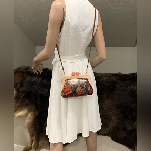 Handmade Genuine Leather Floral Print Candy Shaped Kisslock Clutch/Crossbody - Picture 4 of 12